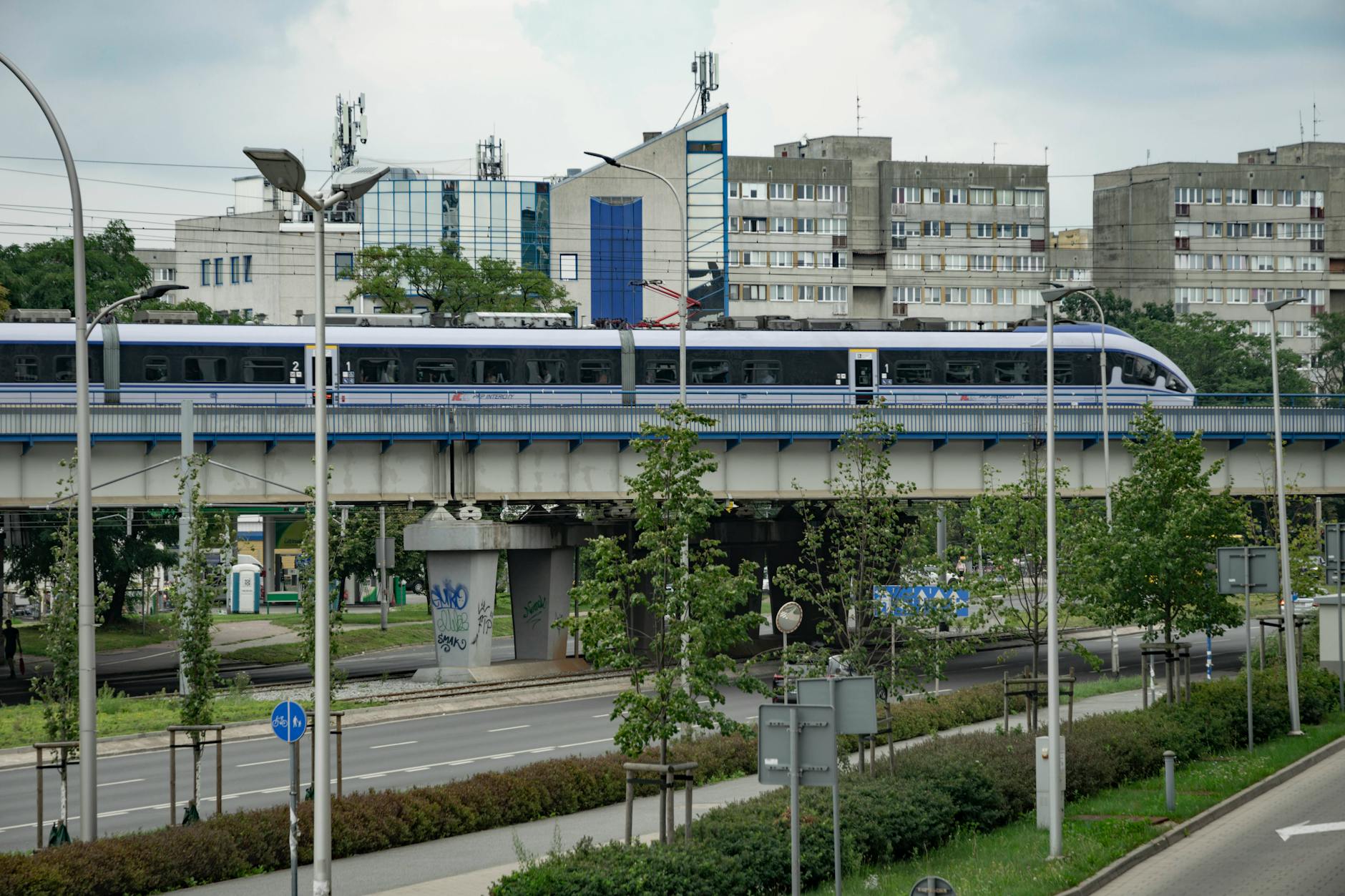 Piłkarze Stali Rzeszów świętujący bramkę podczas meczu I ligi przeciwko Polonii Warszawa na stadionie przy Hetmańskiej