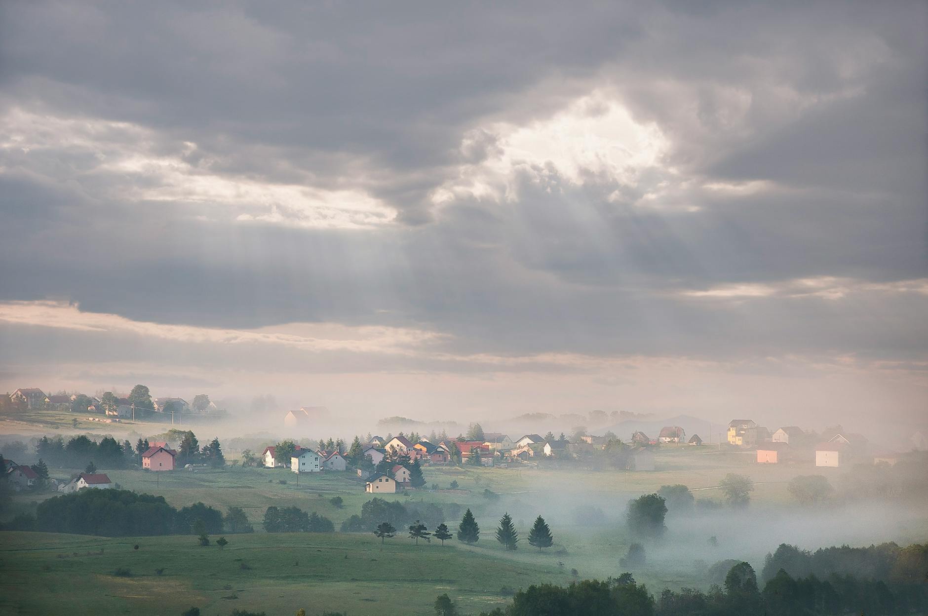 Rzeszów inwestuje w ochronę dziedzictwa i promocję Bieszczad, łącząc historię z turystyką regionalną.